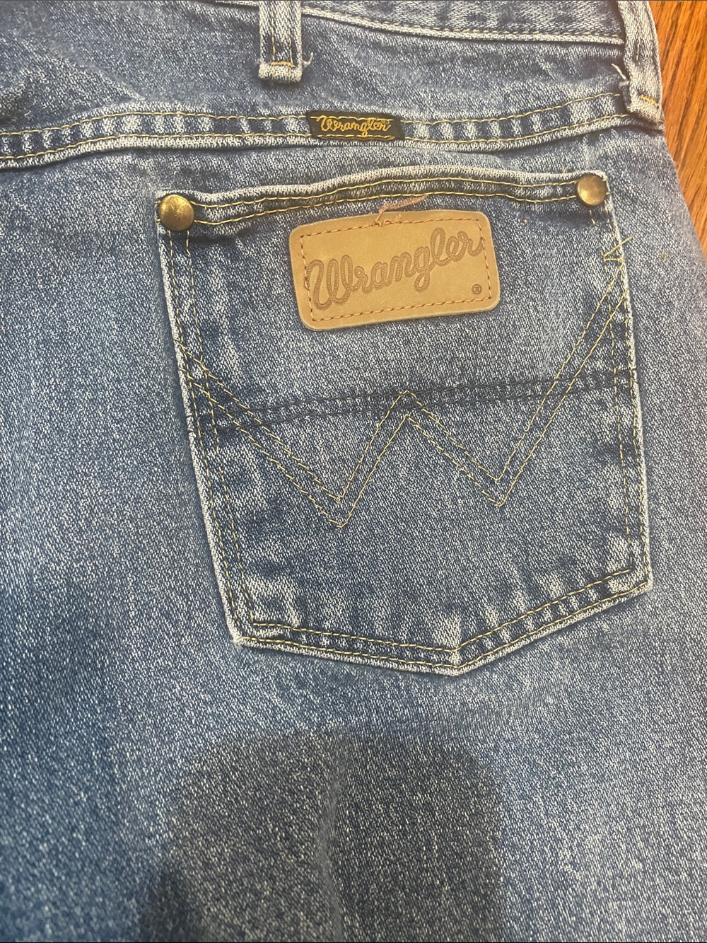 Wrangler George Strait Men's Straight-Leg Denim Jeans in Medium Blue - Picture 5 of 7